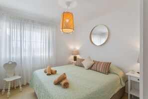 2 habitaciones, tabla de planchar con plancha, wifi y ropa de cama 