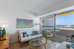 TV - Vacation Apartment 'Al Mar En San Agustín' with Sea View, Private Terrace and Wi-Fi (San Bartolome de Tirajana)
