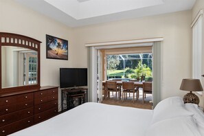 3 quartos, ferros/tábuas de passar roupa, berço de viagem