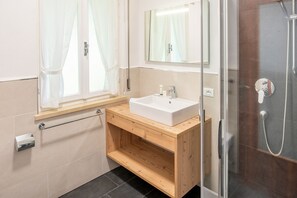 Bruser, bidet, håndklæder