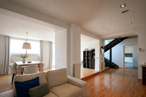 Lägenhet (3 Bedrooms) | Vardagsrum | Tv
