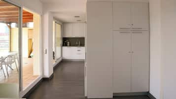 Apartamento (3 Bedrooms) | Cocina privada | Frigorífico, microondas, horno y lavavajillas