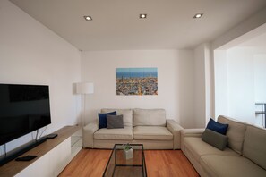 apartman (3 Bedrooms) | Nappalirész | Tévé
