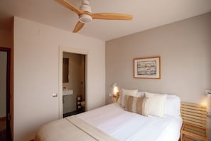 3 bedrooms, desk, iron/ironing board, bed sheets - Stay U-nique Apartments Nova Esquerra (Barcelona)