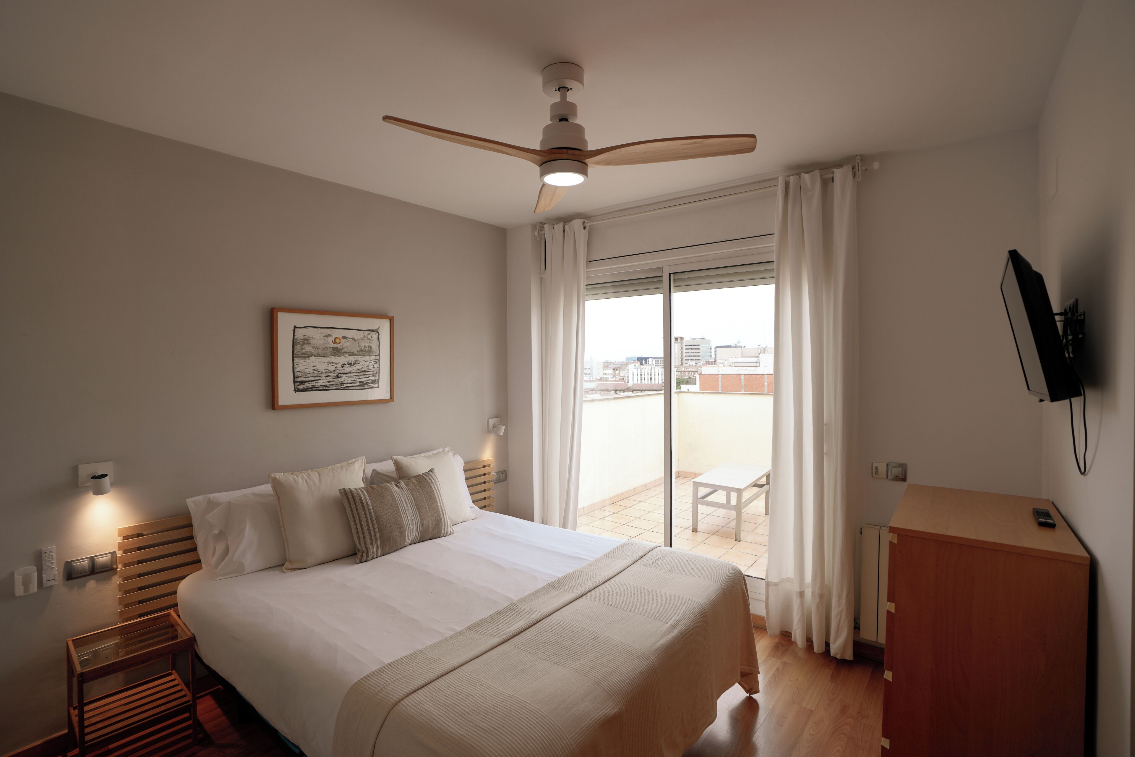 Apartment (3 Bedrooms) | 3 Schlafzimmer, Schreibtisch, Bügeleisen/Bügelbrett, Bettwäsche