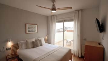 Apartment (3 Bedrooms) | 3 Schlafzimmer, Schreibtisch, Bügeleisen/Bügelbrett, Bettwäsche