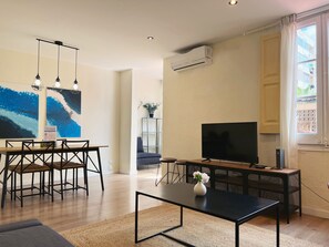 Front of property - Stay U-nique Apartments Rocafort (Barcelona)