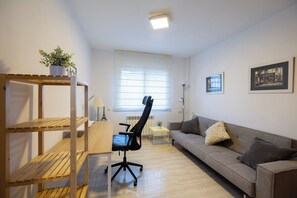 Căn hộ (3 Bedrooms) | 3 phòng ngủ, bàn, bàn ủi/dụng cụ ủi quần áo, bộ trải giường 