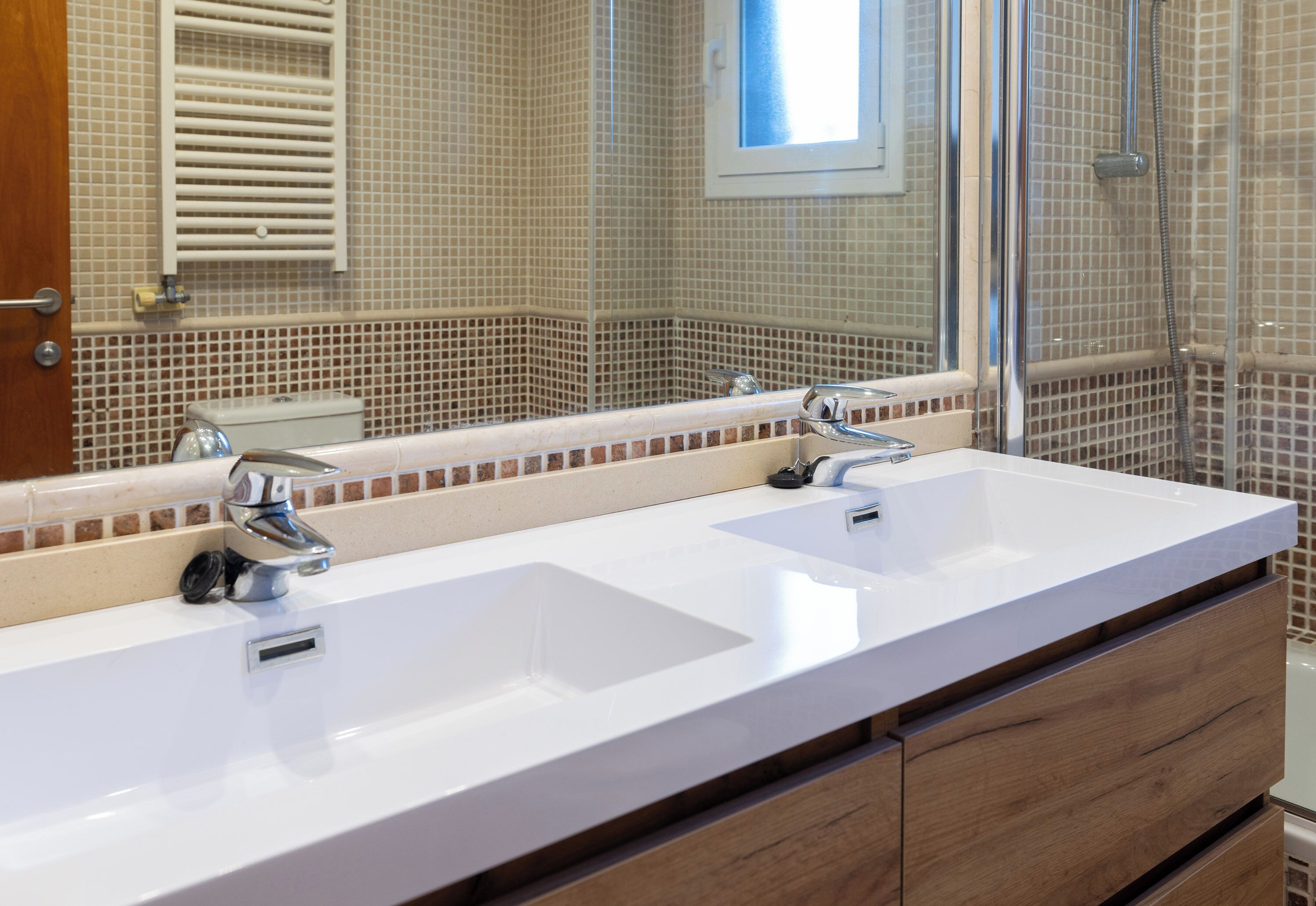 Apartment (3 Bedrooms) | Bathroom | Shower, bidet, towels, toilet paper