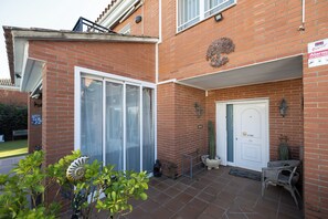 Mặt tiền nơi lưu trú