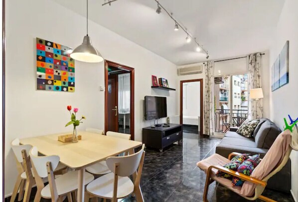 Front of property - Stay U-nique Apartments La Bordeta (Barcelona)