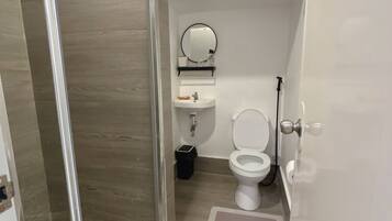 Appart'hôtel, 1 chambre, fumeurs, balcon | Salle de bain