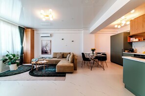 Smart TV, books - Olive Tree Residence with Parking, 3 mins walk to the beach. Pet&child friendly (Năvodari)