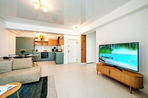 Smart TV, books - Olive Tree Residence with Parking, 3 mins walk to the beach. Pet&child friendly (Năvodari)