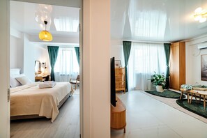 1 室のベッドルーム、デスク、アイロン / アイロン台、WiFi (無料)
