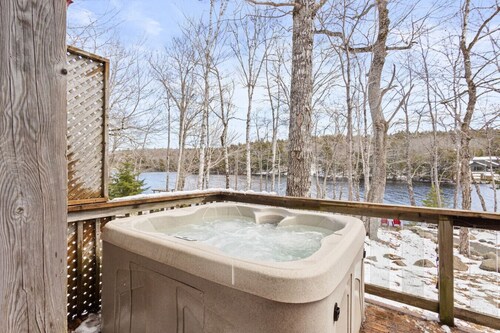 Canyon Point Cozy Cottage -Hot tub-Lakefront