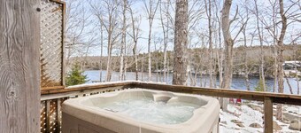 Canyon Point Cozy Cottage -Hot tub-Lakefront