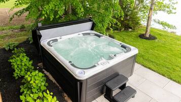 Bain à remous extérieur