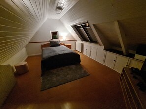 3 bedrooms, desk, travel crib, free WiFi