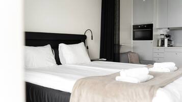 1 chambre, bureau, fer et planche Ă repasser, lit parapluie