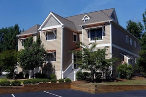 Exterior - King's Creek Resort 2-bedroom plus Sunroom. Water Country. Busch Gardens. (Williamsburg)