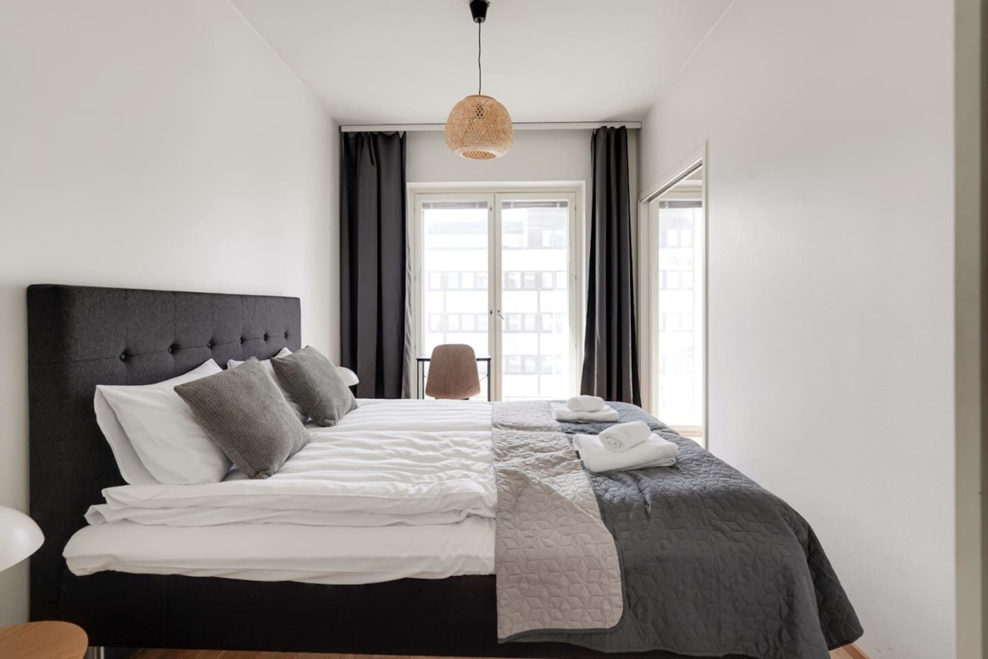 1 多间卧室、办公桌、熨斗/熨衣板、旅行婴儿床