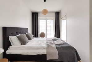 1 Schlafzimmer, Schreibtisch, Bügeleisen/Bügelbrett, Reisekinderbett