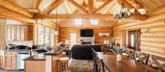 Ski, Hike, Relax - Log Cabin with Views + Hot tub