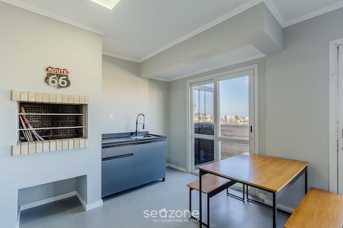 Complete Stay Just Minutes From Parks and Restaurants - PMN