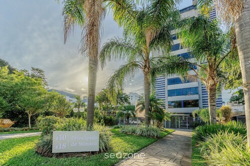 Complete Stay Just Minutes From Parks and Restaurants - PMN