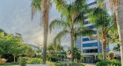 Complete Stay Just Minutes From Parks and Restaurants - PMN