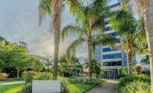 Complete Stay Just Minutes From Parks and Restaurants - PMN