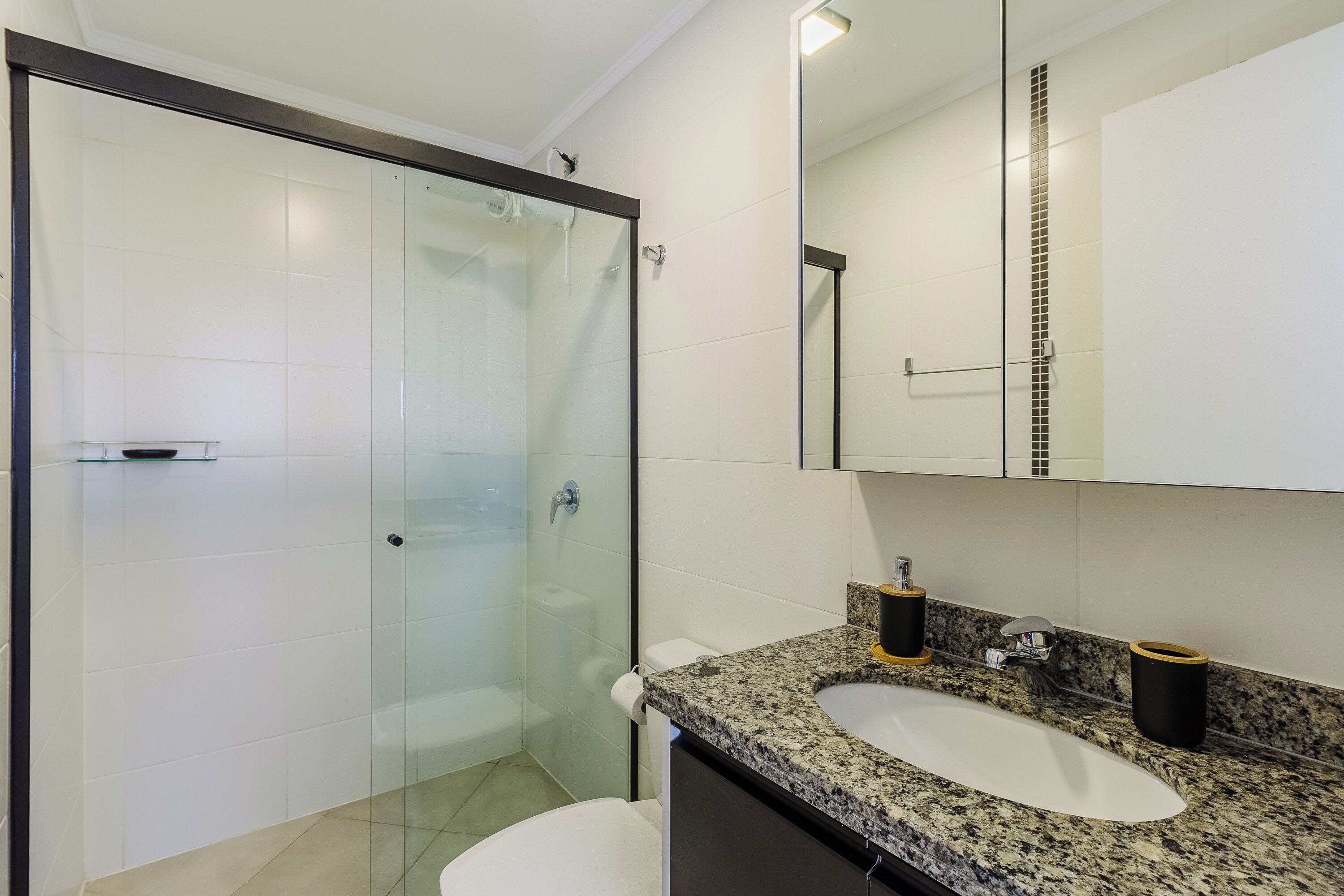 Apartamento básico | Banheiro