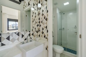 Basic Apartment | Bathroom