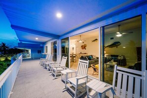Terrace/patio - Beautiful two- story beach house (Islamorada)