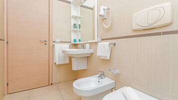 Doccia, asciugacapelli, asciugamani