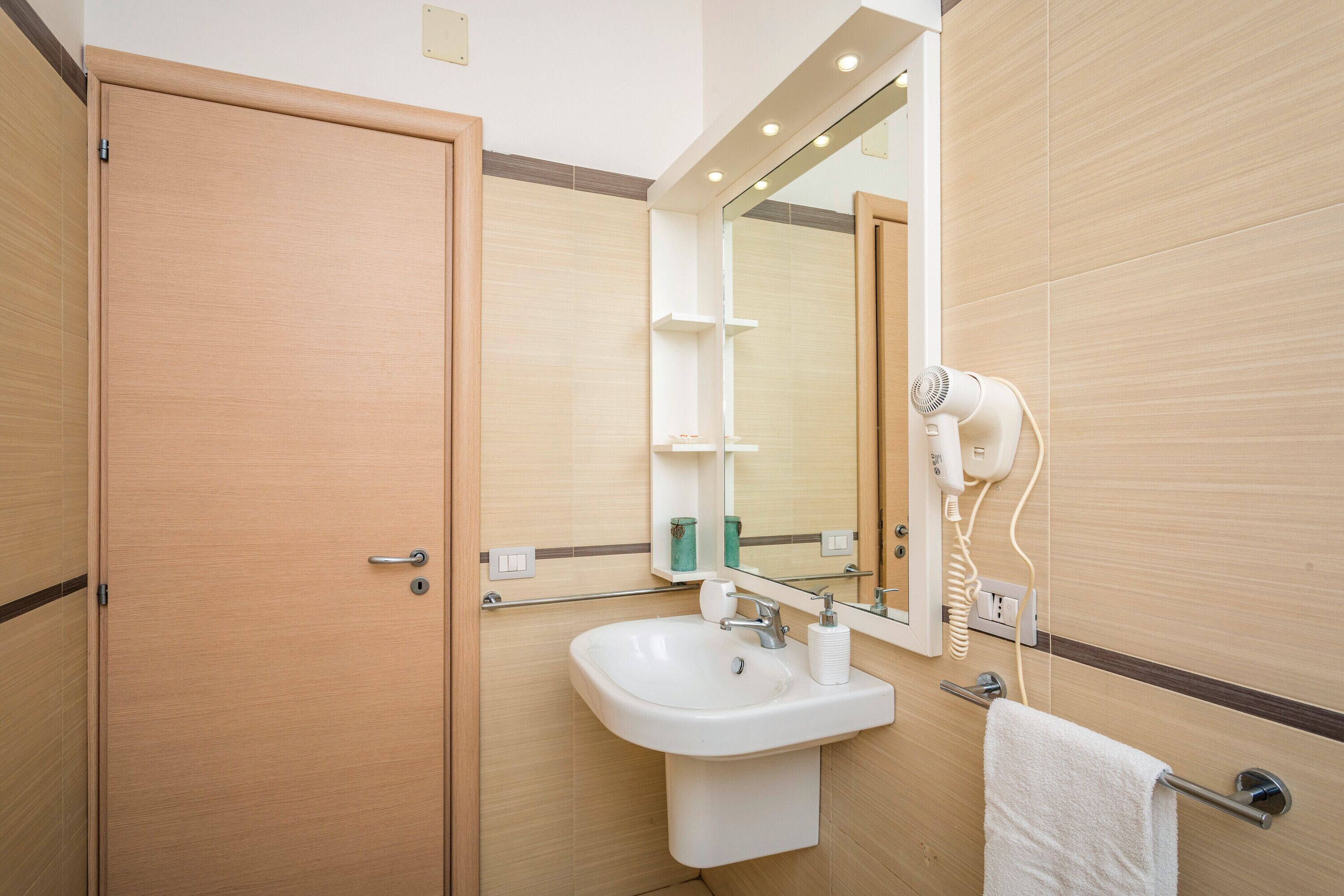 Doccia, asciugacapelli, asciugamani