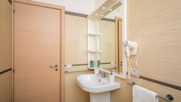 Doccia, asciugacapelli, asciugamani