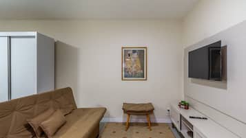 Basic Apartment | Living area