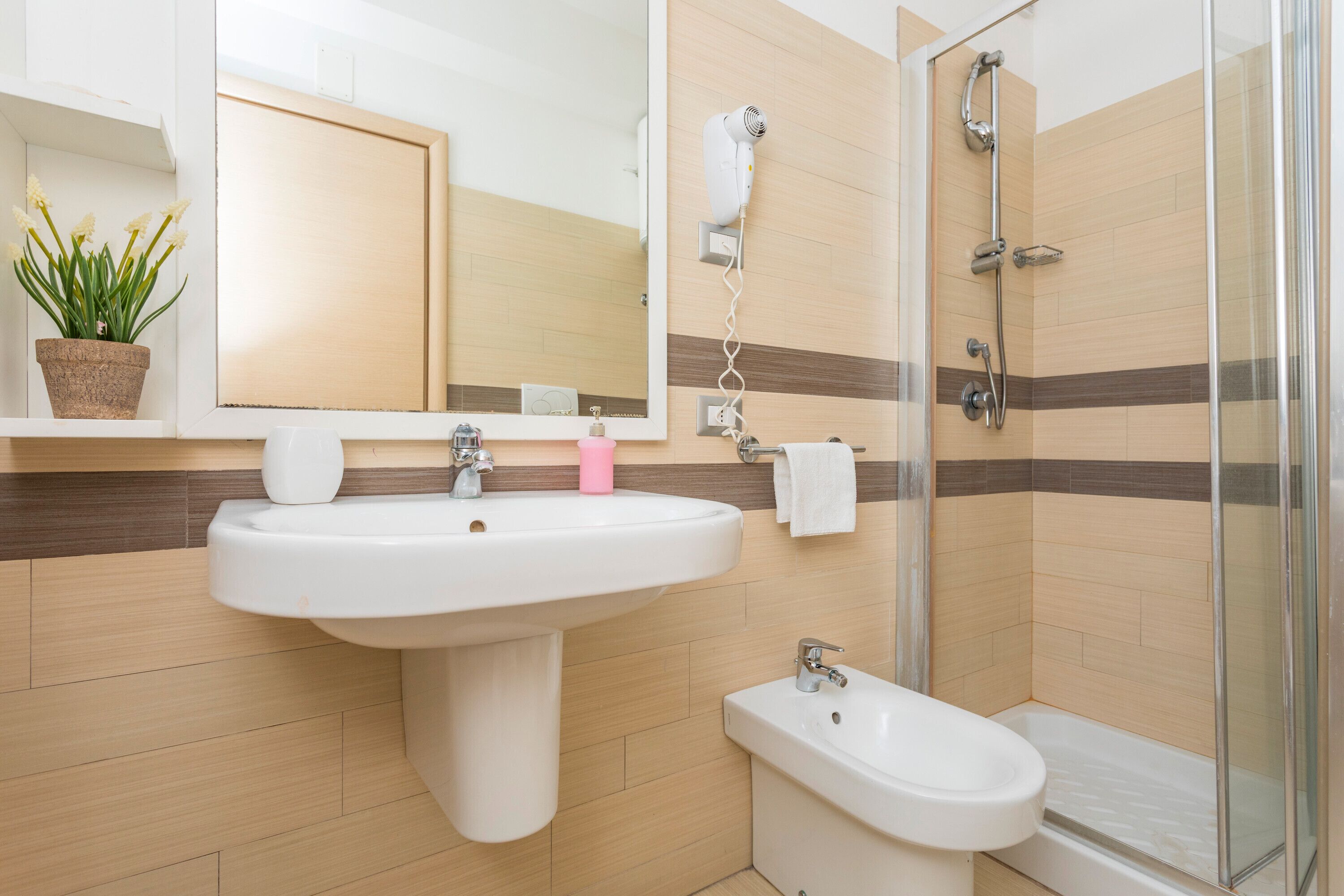 Doccia, asciugacapelli, asciugamani