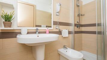 Doccia, asciugacapelli, asciugamani