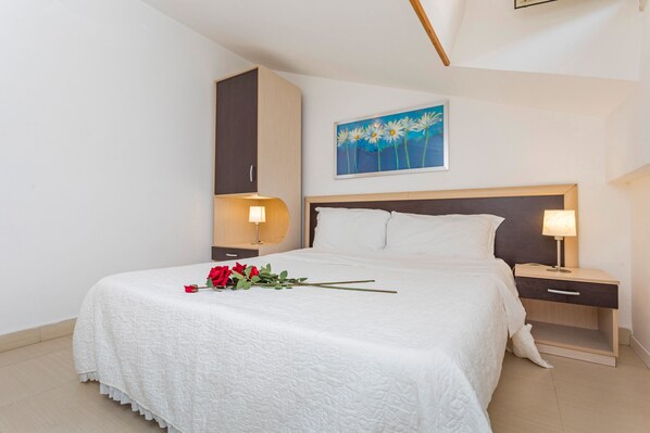 2 bedrooms, WiFi, bed sheets