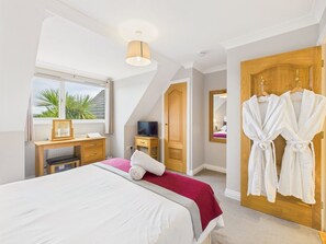 3 Schlafzimmer, Schreibtisch, Bügeleisen/Bügelbrett, Internetzugang