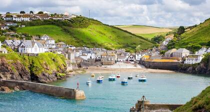 Wadebridge Retreat – Sleeps 6, Ensuite Rooms