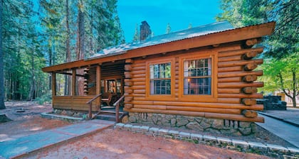 Cozy Log Cabin w/ Hot Tub | Lassen Forest Retreat