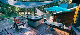 Cozy Log Cabin w/ Hot Tub | Lassen Forest Retreat