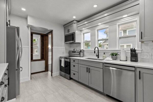 Fridge, microwave, oven, stovetop