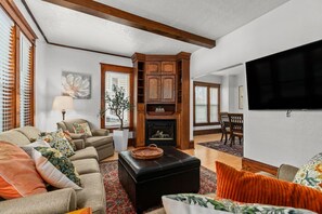 تلفزيون ذكي، مدفأة، كُتُب