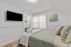 3 slaapkamers, een strijkplank/strijkijzer, reisbedje, gratis wifi