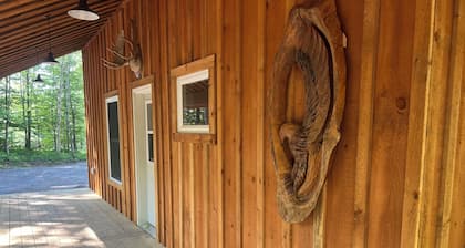 3BR Lacona Cabin: AC, Trails Access, Family + Pet-Friendly